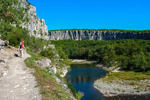 Baignade-Cirque-de-gens